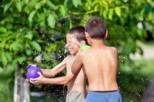 pass the water balloon summer fun